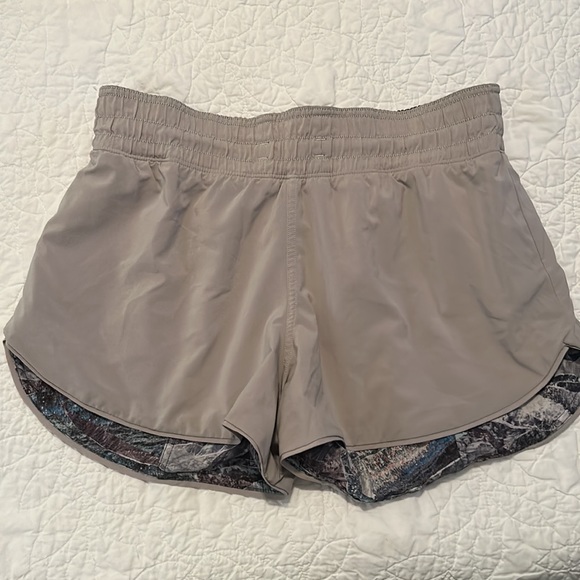 Lululemon Choose A Side Shorts 3" Springscape Multi / French Clay - Picture 10 of 12